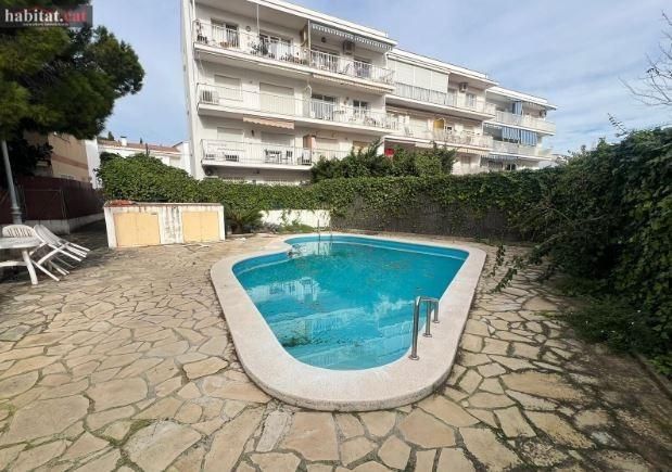 Swimming pool of Planta baja for sale in Vilanova i la Geltrú  with Parquet flooring, Terrace and Community pool