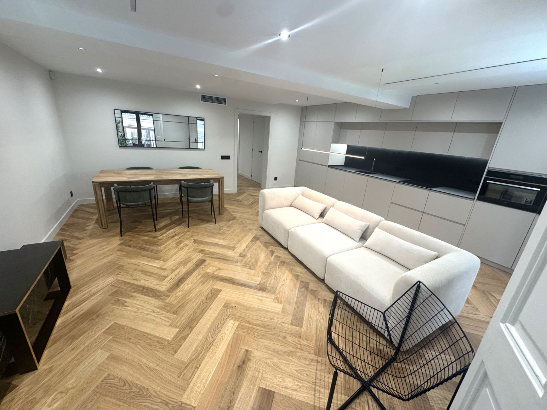 Sala d'estar de Pis en venda en  Barcelona Capital amb Aire condicionat, Parquet i Moblat