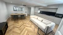 Sala d'estar de Pis en venda en  Barcelona Capital amb Aire condicionat, Parquet i Moblat