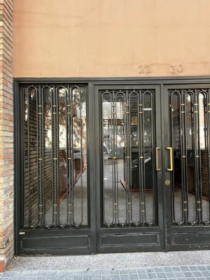 Flat with lift for sale in Del Doctor Modrego, imagen 2