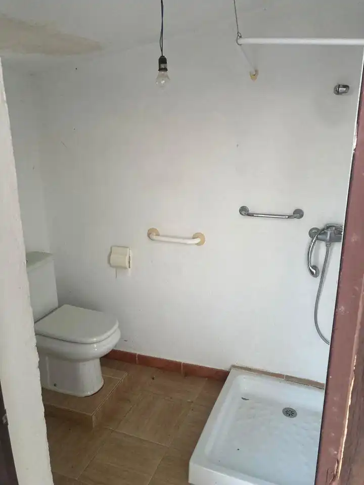 Badezimmer von Country house zum Verkauf in Vilanova de l'Aguda mit Heizung, Privatgarten und Terrasse