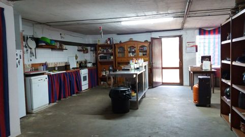 Casa con amplio garaje  y patio., image 2