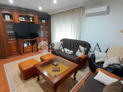 Sala d'estar de Casa o xalet en venda en Talavera de la Reina amb Aire condicionat, Terrassa i Balcó