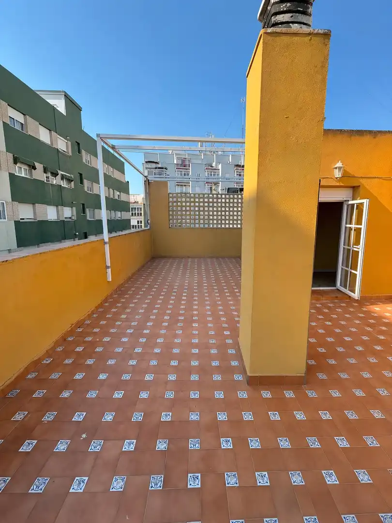 Terrassa de Casa adosada en venda en Cádiz amb Terrassa, Traster i Balcó