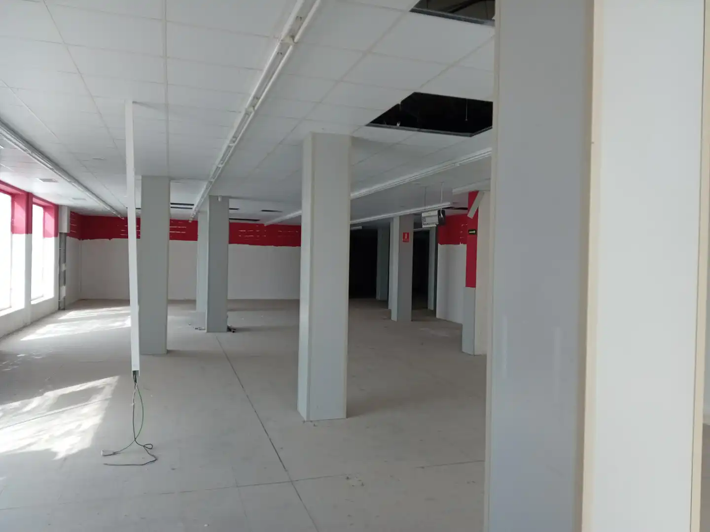 Gewerbefläche zur Miete in Carrer Vint-i-quatre, imagen 3