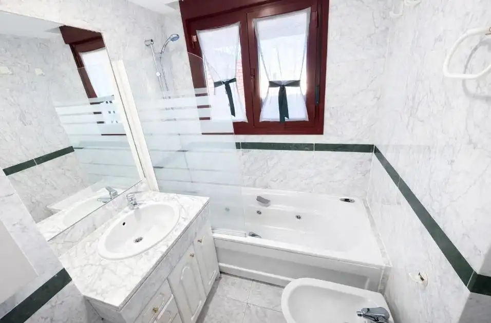 Badezimmer von Wohnung zur untervermieten in  Madrid Capital