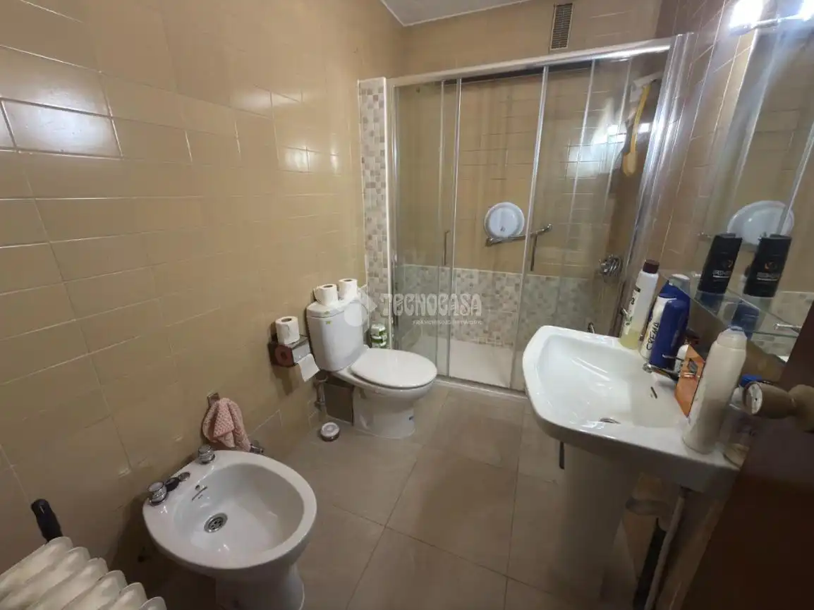 Baño de Casa adosada en venta en Madrid con Calefacción y Jardín privado