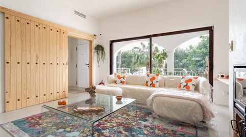 Elegante Villa Estilo Ibiza con Piscina y Palmeras, imatge 5