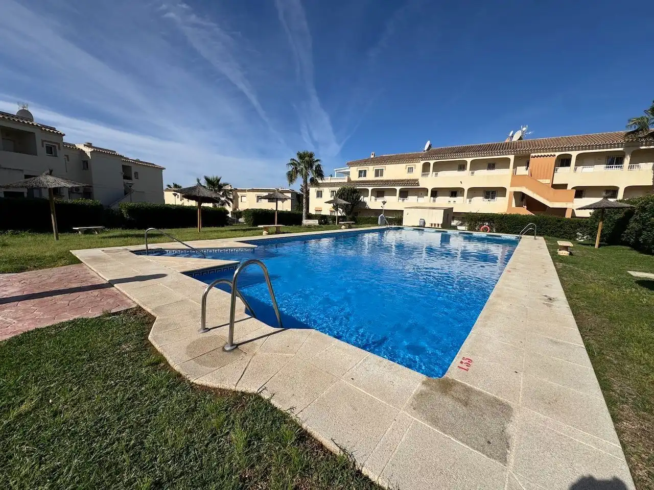 Pis amb piscina en venda a Torrox Park