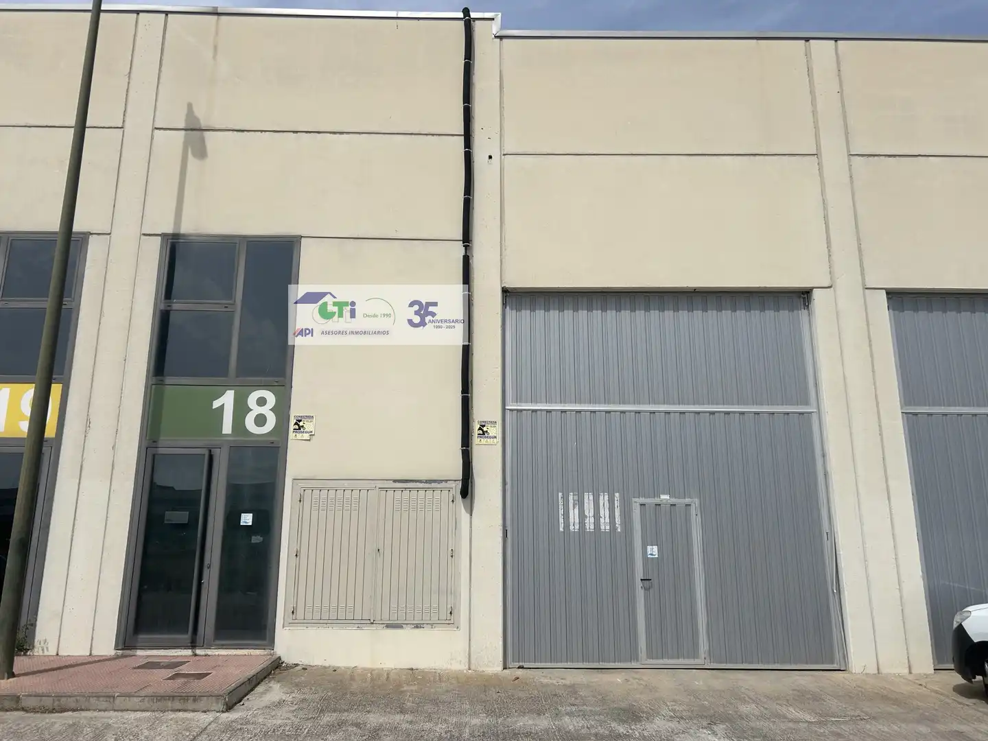 Vista exterior de Nave industrial en venta en Zaragoza