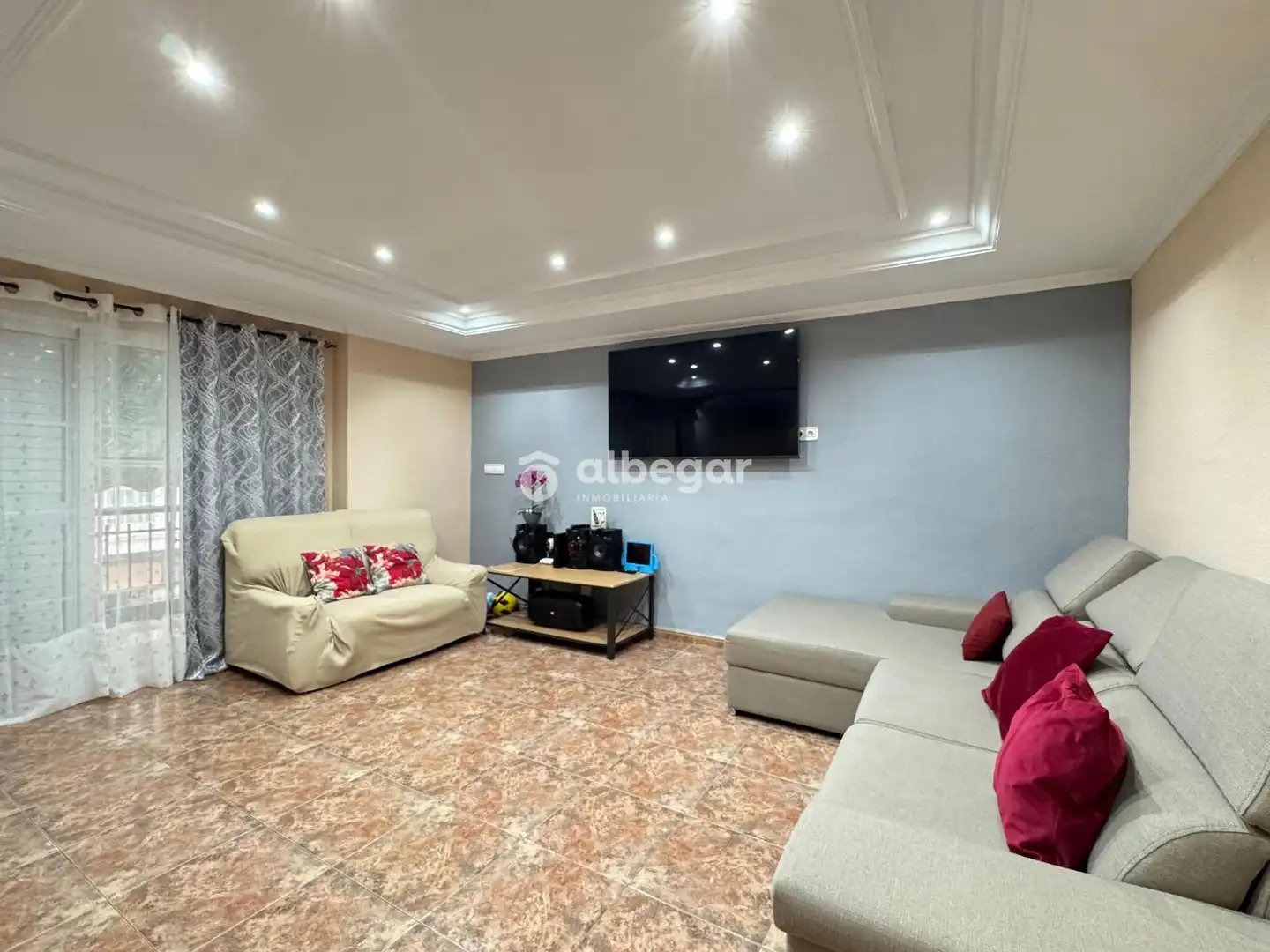 Living room of Flat for sale in Paterna  with Air Conditioner and Terrace