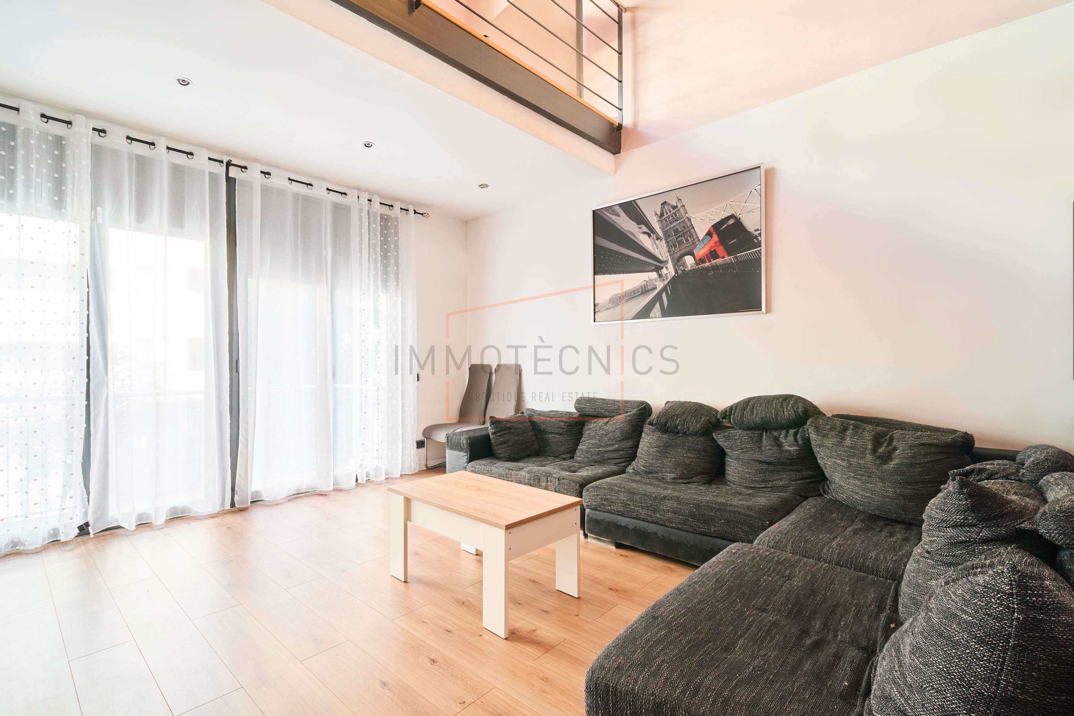 Sala d'estar de Casa adosada en venda en Granollers amb Aire condicionat, Calefacció i Parquet