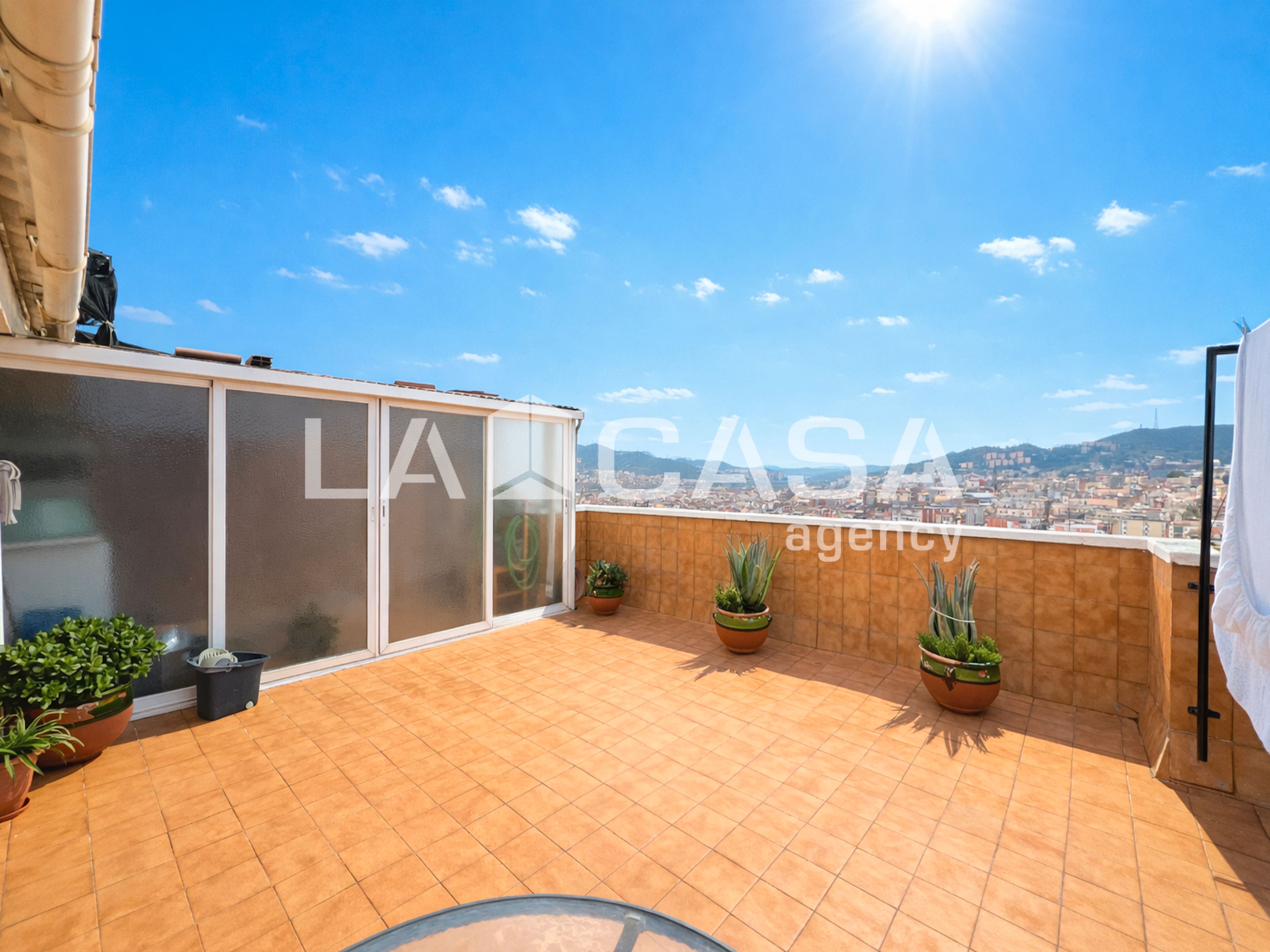 Terrassa de Dúplex en venda en Santa Coloma de Gramenet amb Calefacció, Terrassa i Balcó