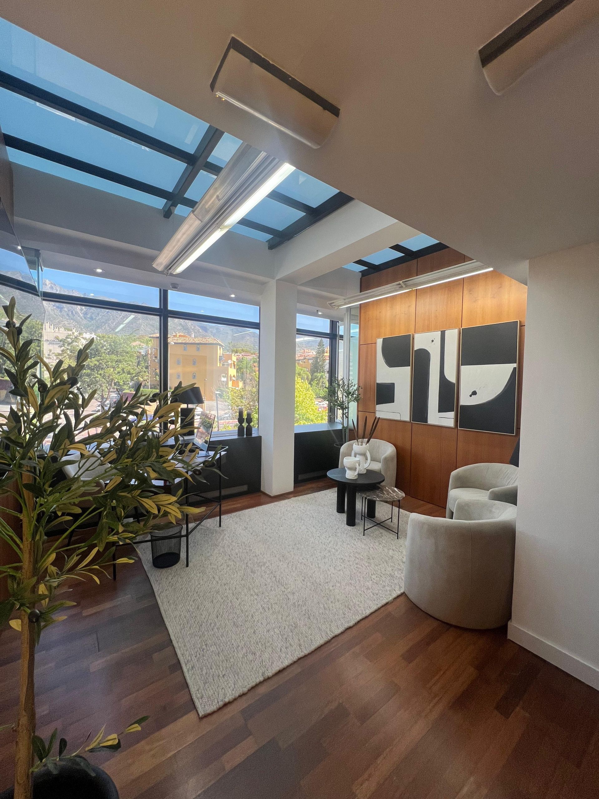 Premises to rent in Marbella  with Air Conditioner and Furnished