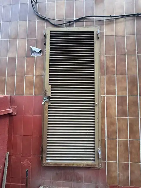Vista exterior de Local en venta en Calella con Terraza y Alarma