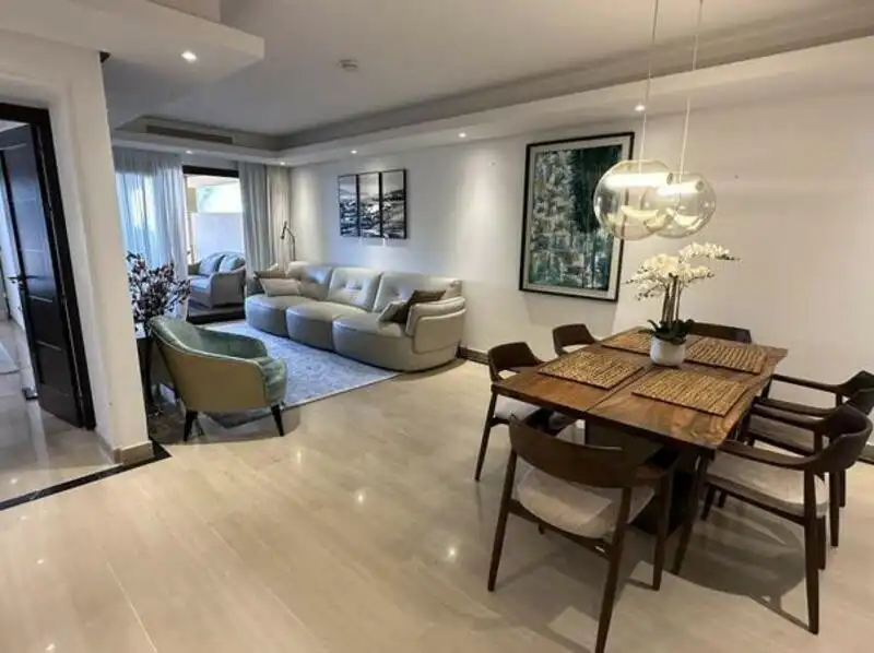 Sala de estar de Apartamento de alquiler en Estepona con Aire acondicionado, Terraza y Piscina