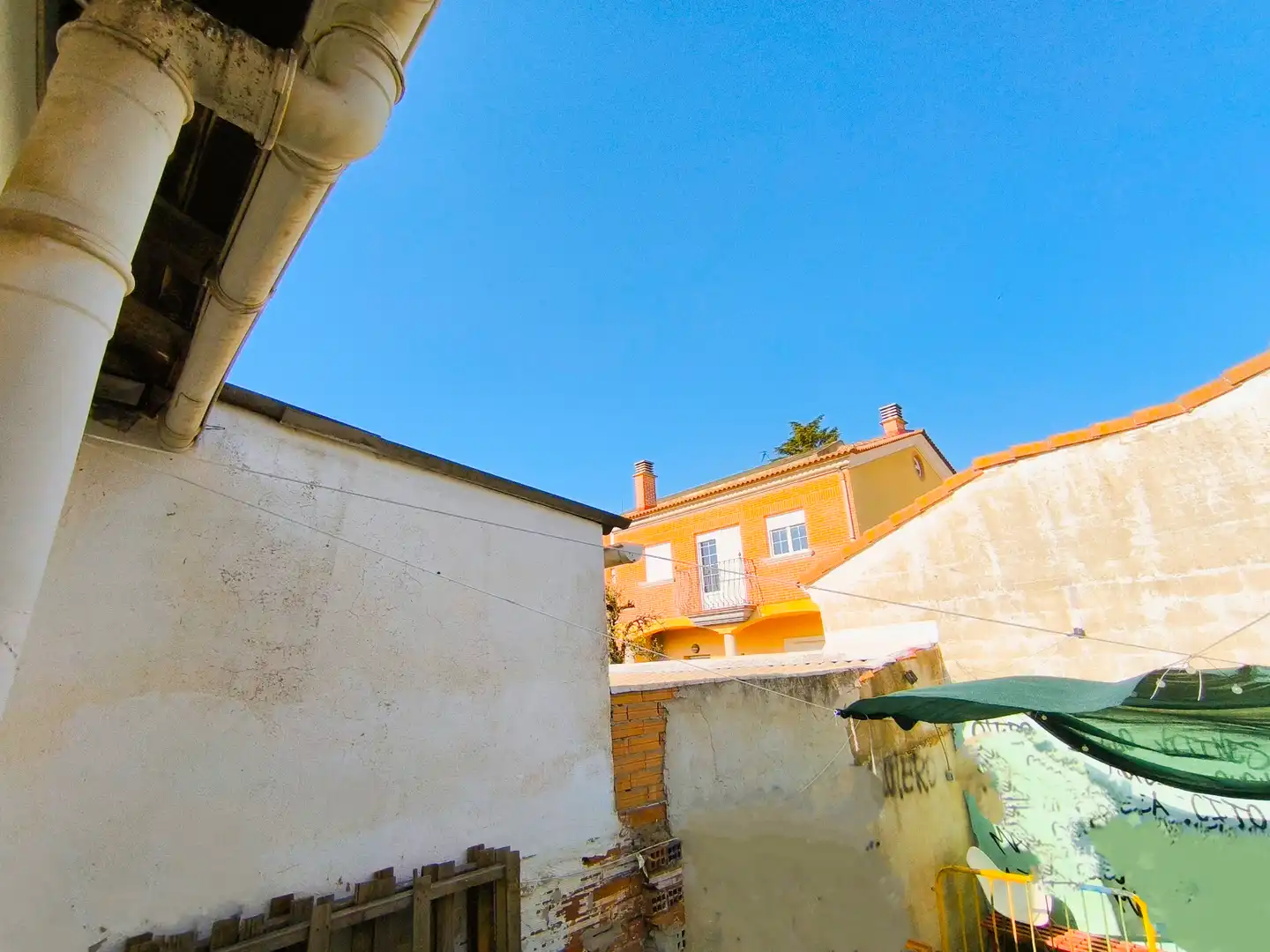 Vista exterior de Casa o chalet en venta en Venta de Baños con Jardín privado y Trastero