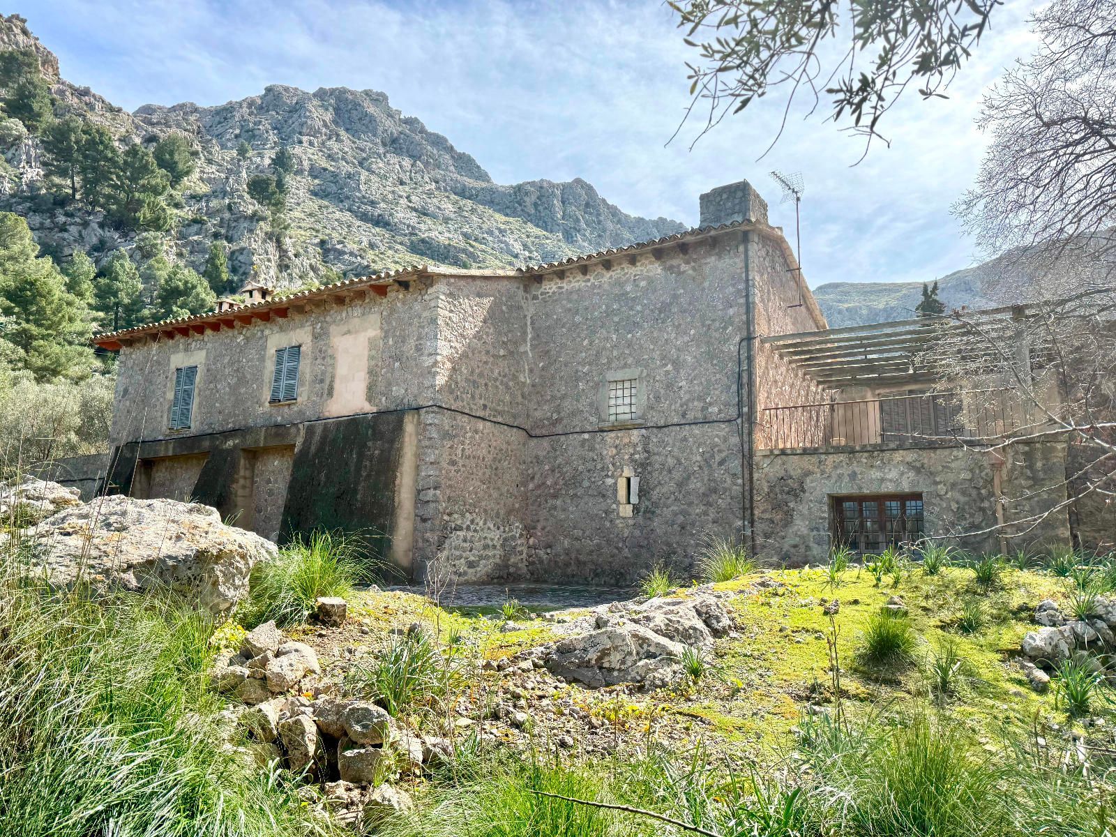 Vista exterior de Finca rústica en venda en Escorca amb Jardí privat, Terrassa i Traster