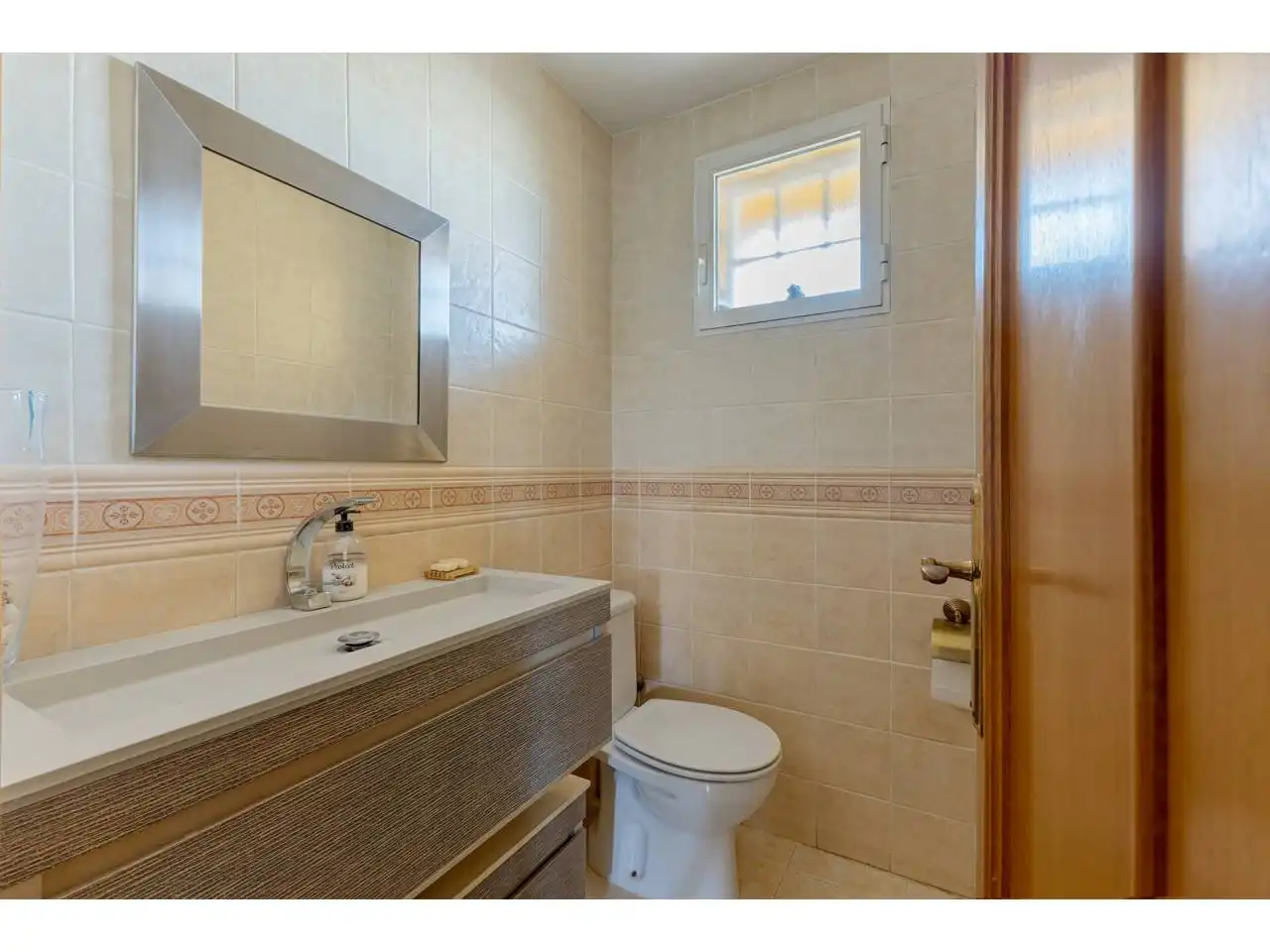 Bathroom of Detached homes for sale in La Pobla de Vallbona  with Air Conditioner, Heating and Private garden
