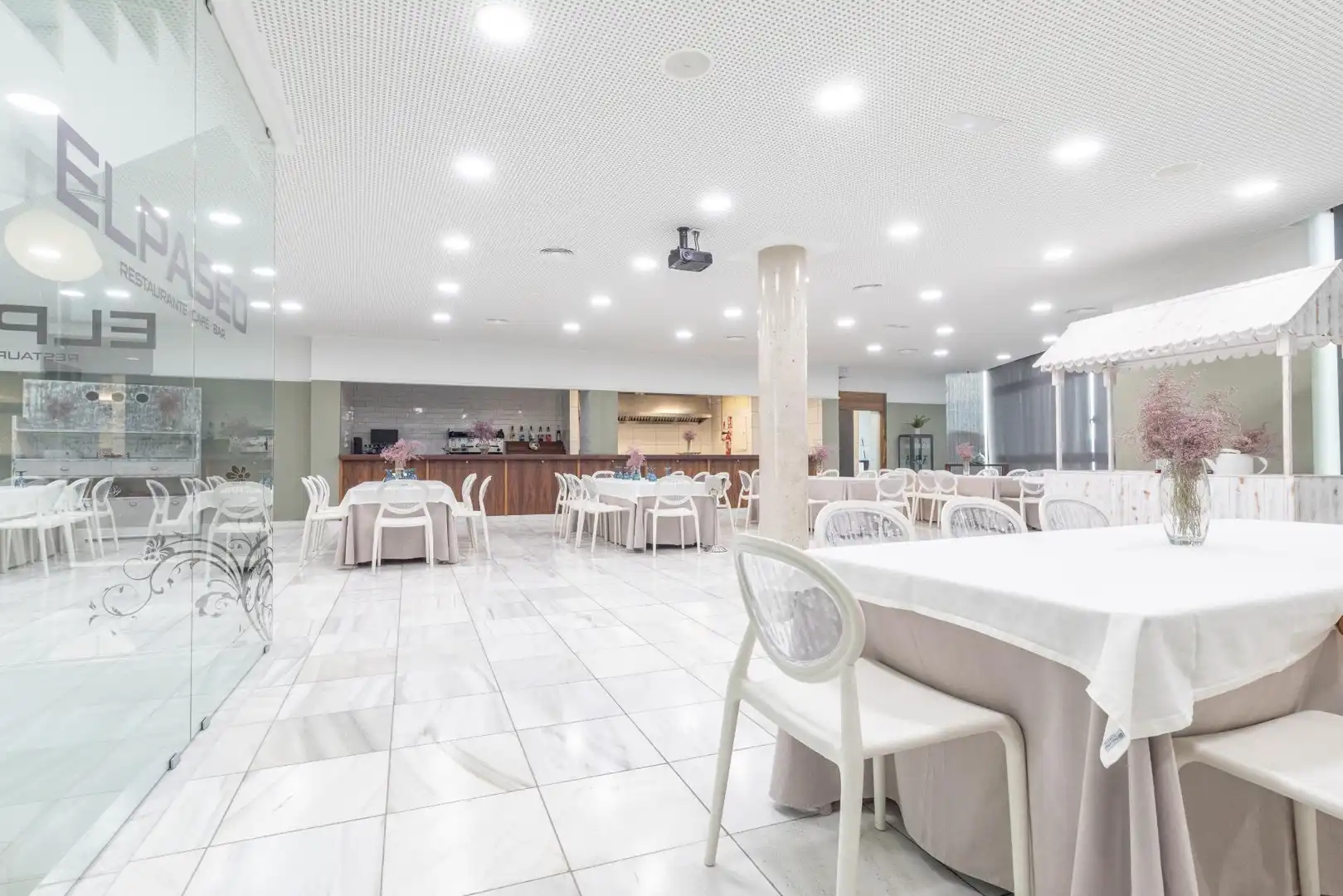Edificio en venta en Avenida Juan Carlos I, Campos del Río