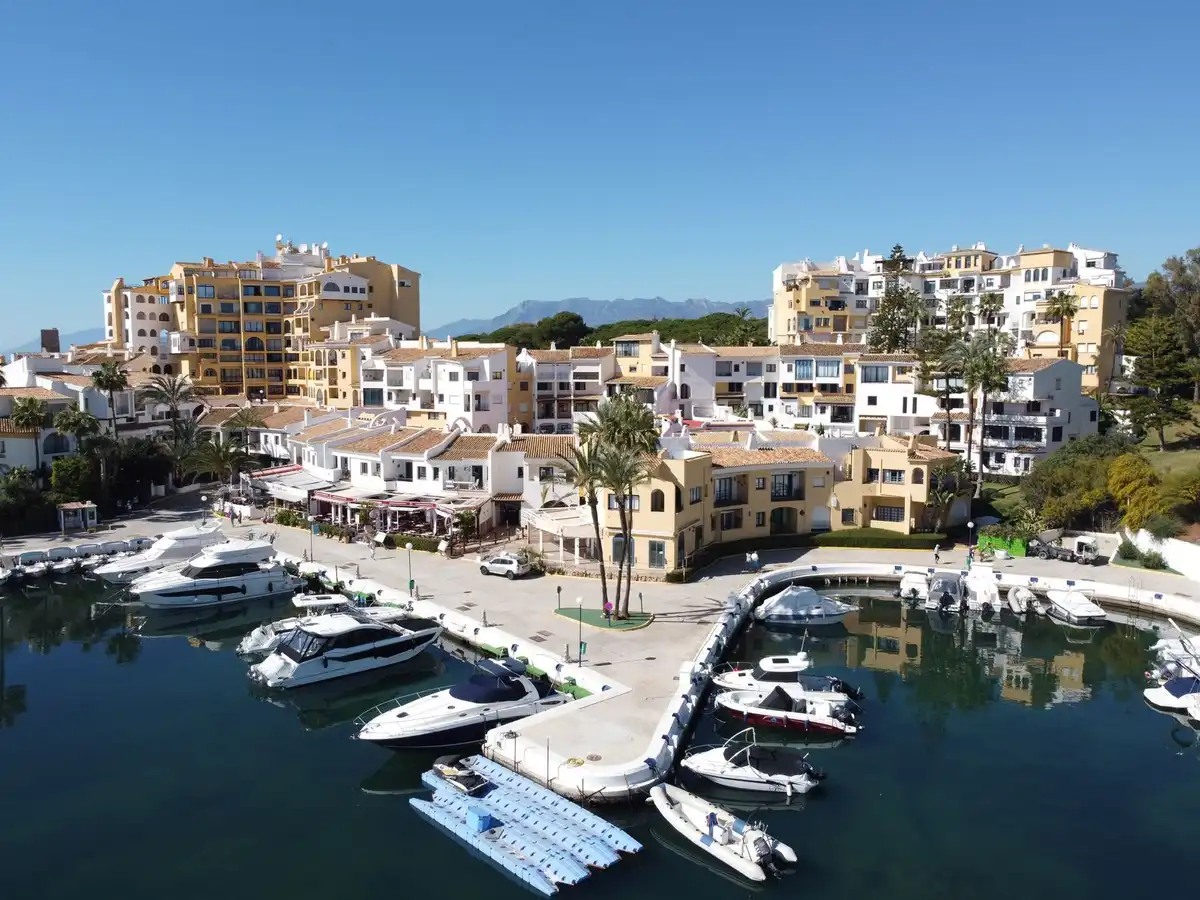 Vista exterior de Casa adosada en venta en Marbella con Aire acondicionado, Jardín privado y Terraza