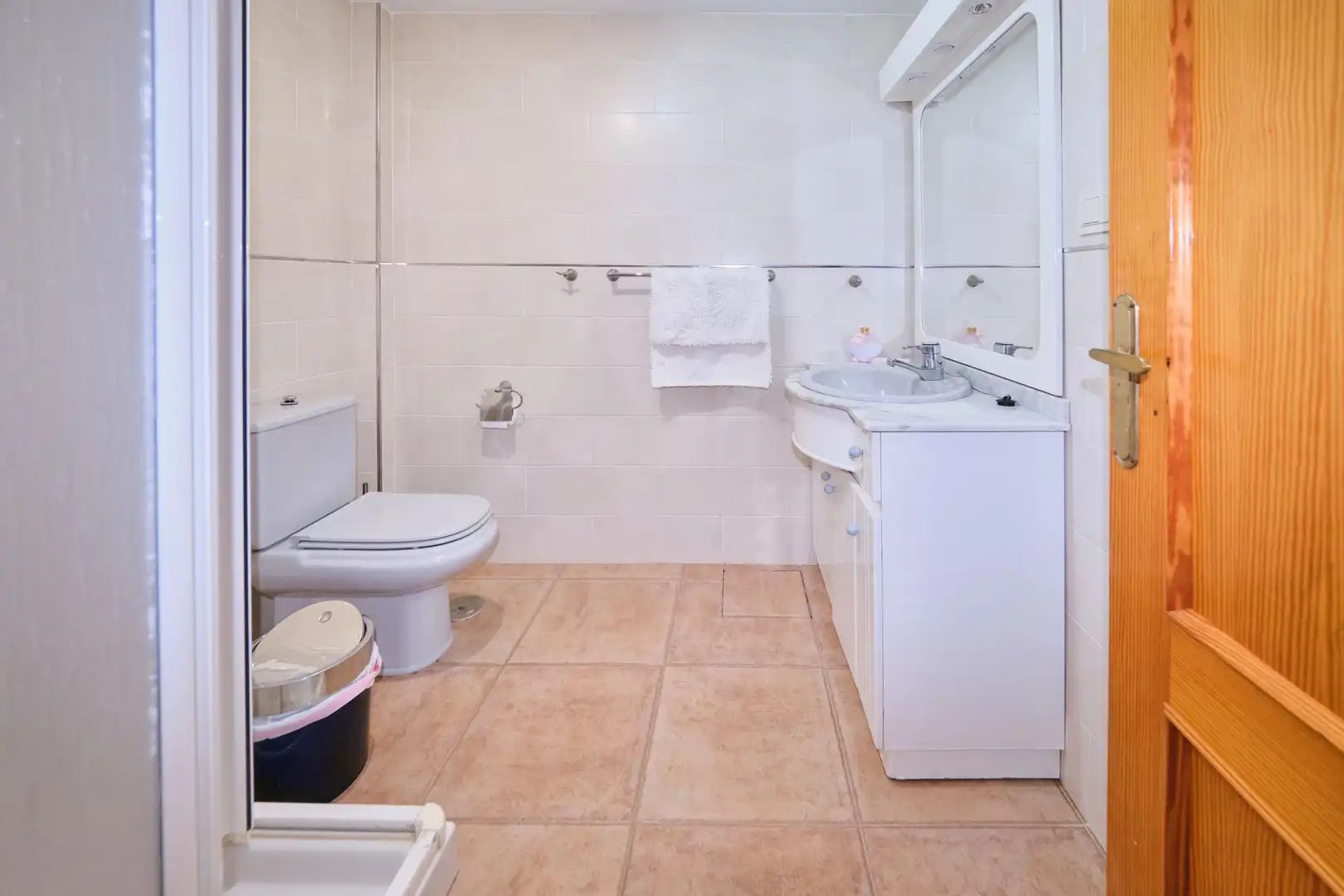 Bathroom of Houses for sale in Almuñécar  with Air Conditioner, Terrace and Swimming Pool