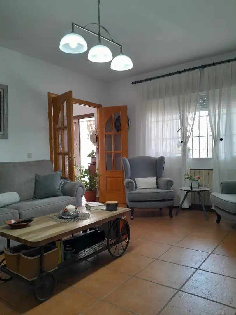 Sala de estar de Casa o chalet en venta en Cobisa con Calefacción, Jardín privado y Amueblado