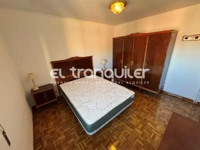 Dormitori de Pis de lloguer en Madrid amb Aire condicionat, Parquet i Moblat