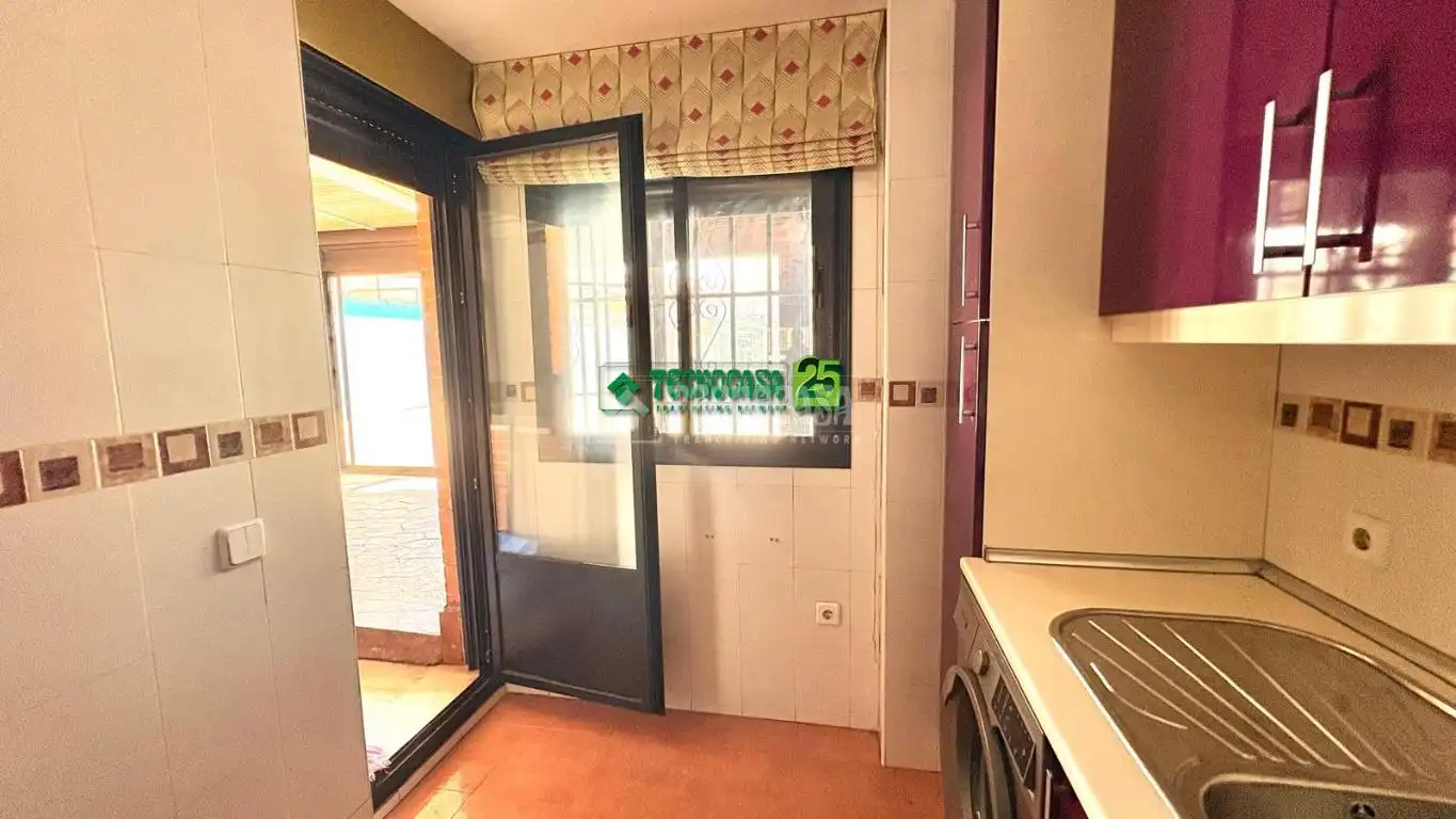 Vista exterior de Piso en venta en Yuncler con Aire acondicionado y Calefacción