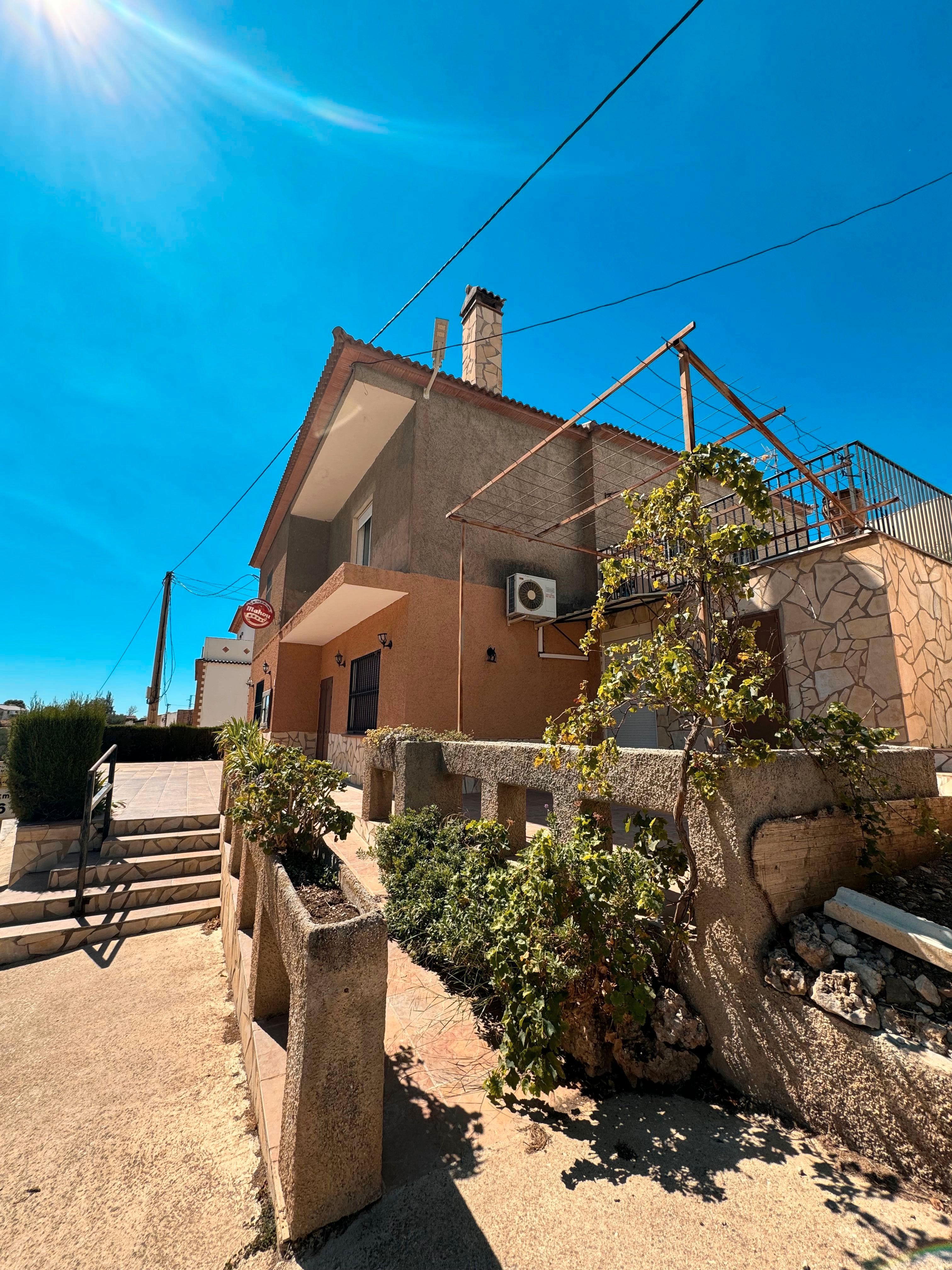 Vista exterior de Local en venda en Alfarnatejo amb Aire condicionat, Calefacció i Terrassa