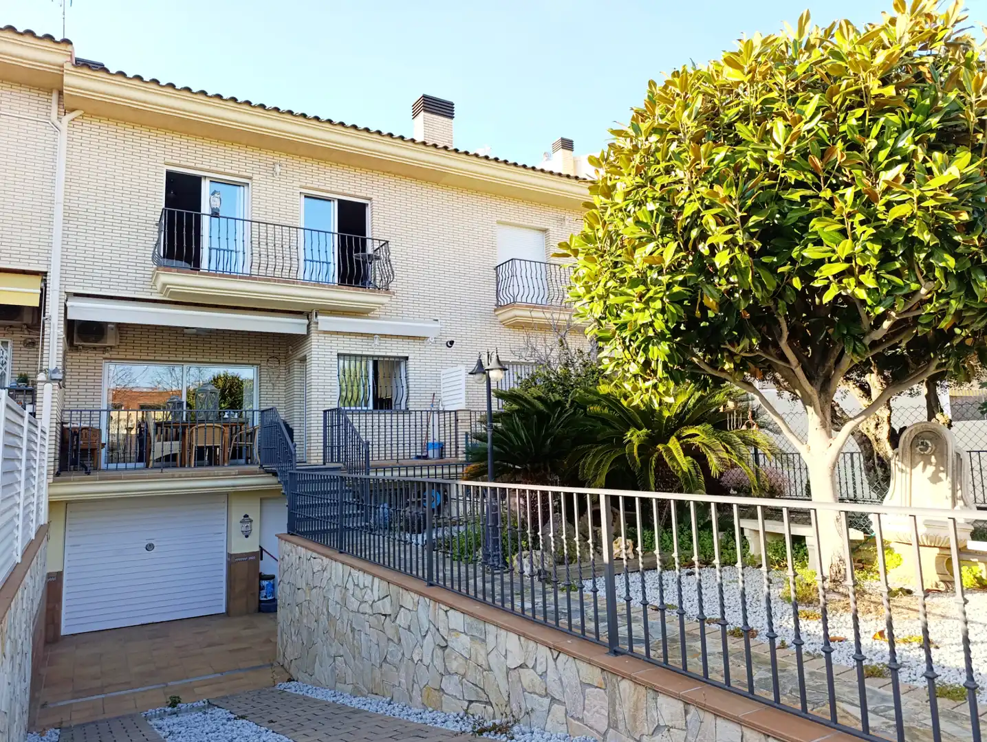 Vista exterior de Casa o chalet en venta en Pineda de Mar con Aire acondicionado, Calefacción y Jardín privado
