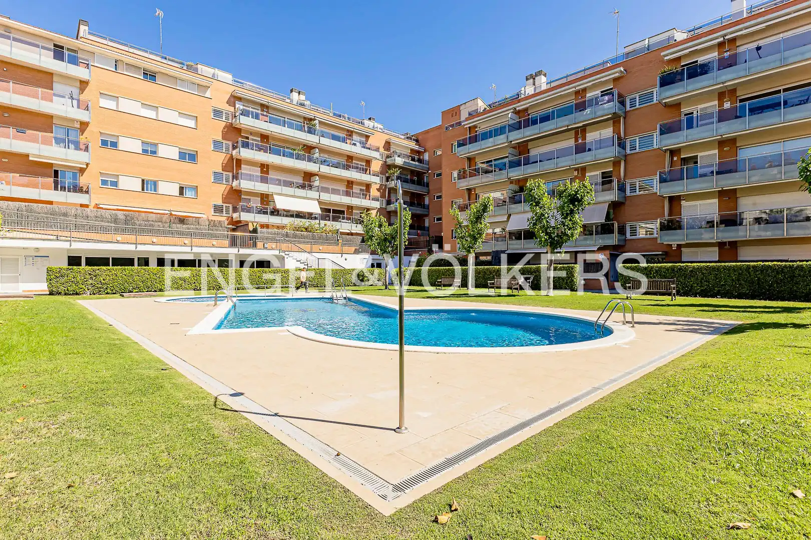 Piscina de Ático en venta en Sitges con Aire acondicionado, Calefacción y Jardín privado