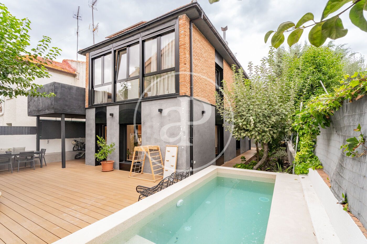 Exterior view of Single-family semi-detached for sale in Pozuelo de Alarcón  with Heating, Private garden and Terrace
