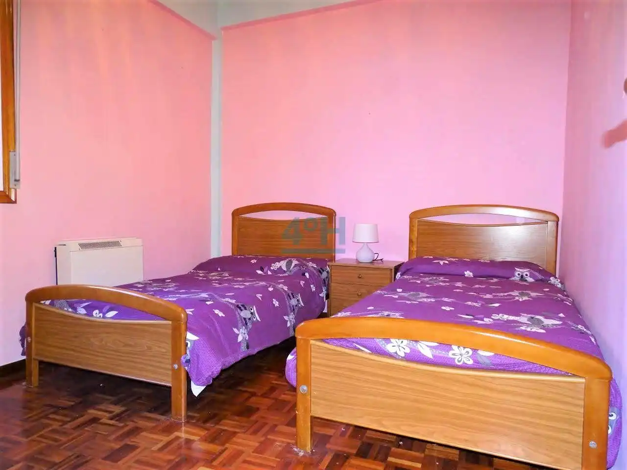 Dormitori de Apartament en venda en Ourense Capital  amb Calefacció, Parquet i Moblat