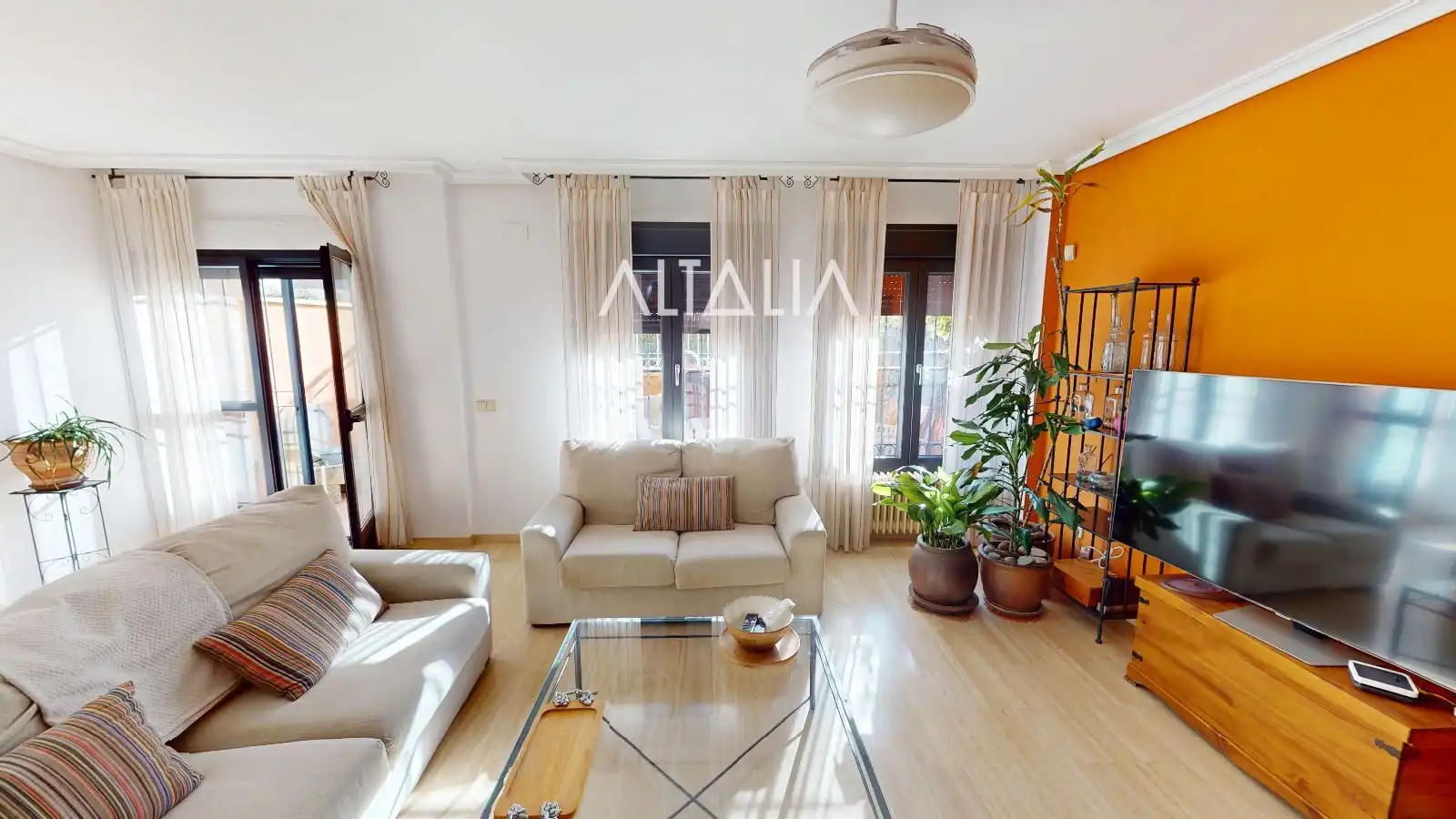 Sala de estar de Casa adosada en venta en Cuenca con Calefacción, Piscina y Piscina comunitaria