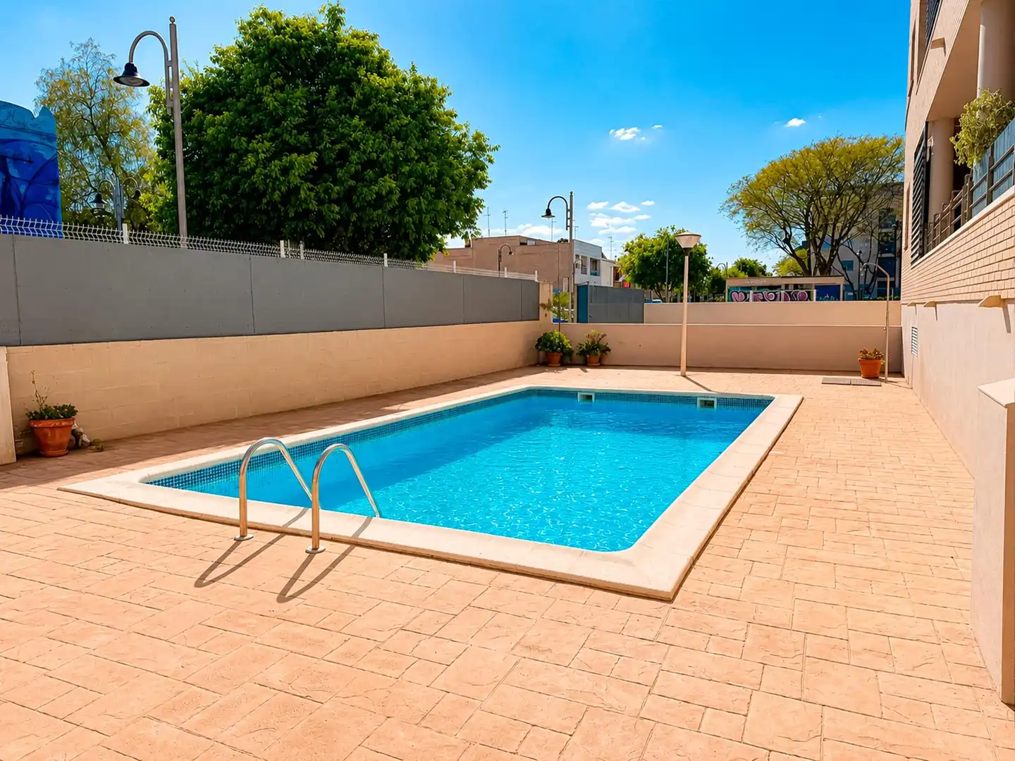 Schwimmbecken von Dachboden zum Verkauf in Museros mit Klimaanlage, Terrasse und Abstellraum