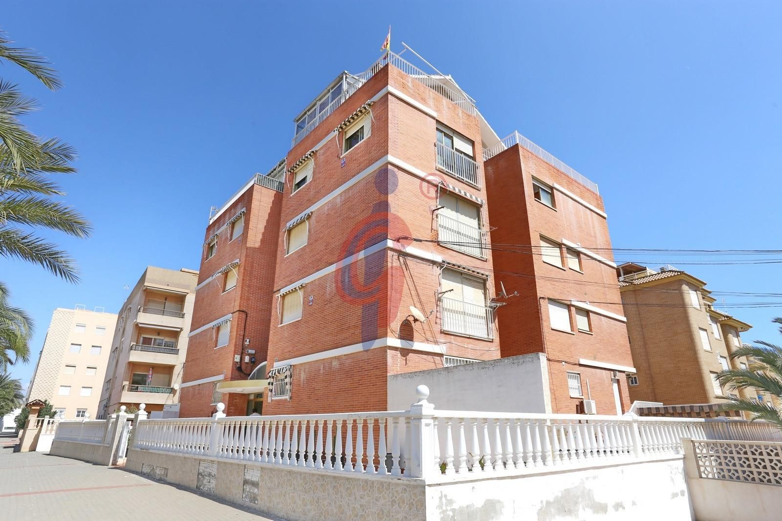 Vista exterior de Àtic en venda en Guardamar del Segura amb Aire condicionat, Calefacció i Terrassa