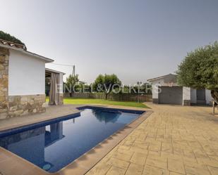 Piscina de Casa o xalet en venda en Santa Eulàlia de Ronçana amb Aire condicionat, Calefacció i Jardí privat