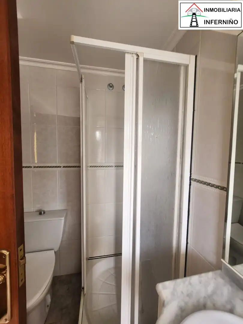 Badezimmer von Gebäude zum Verkauf in Narón