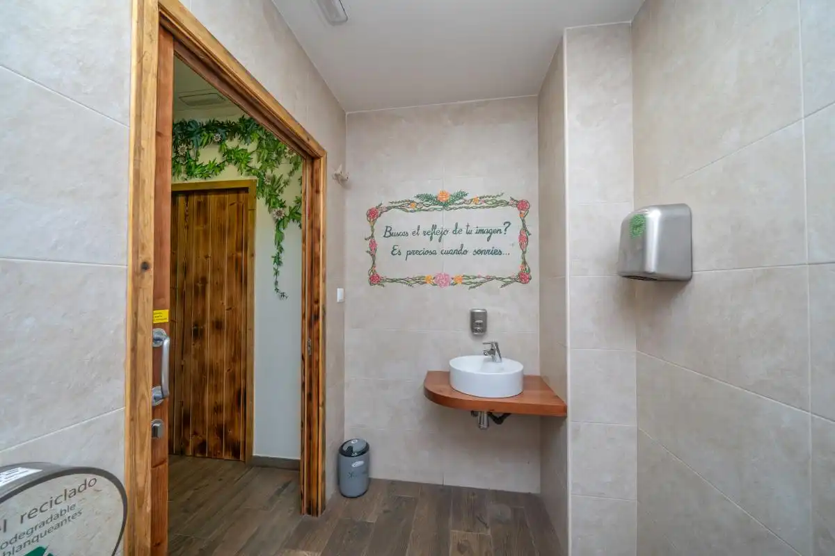 Badezimmer von Geschaftsraum zum Verkauf in Dénia mit Heizung