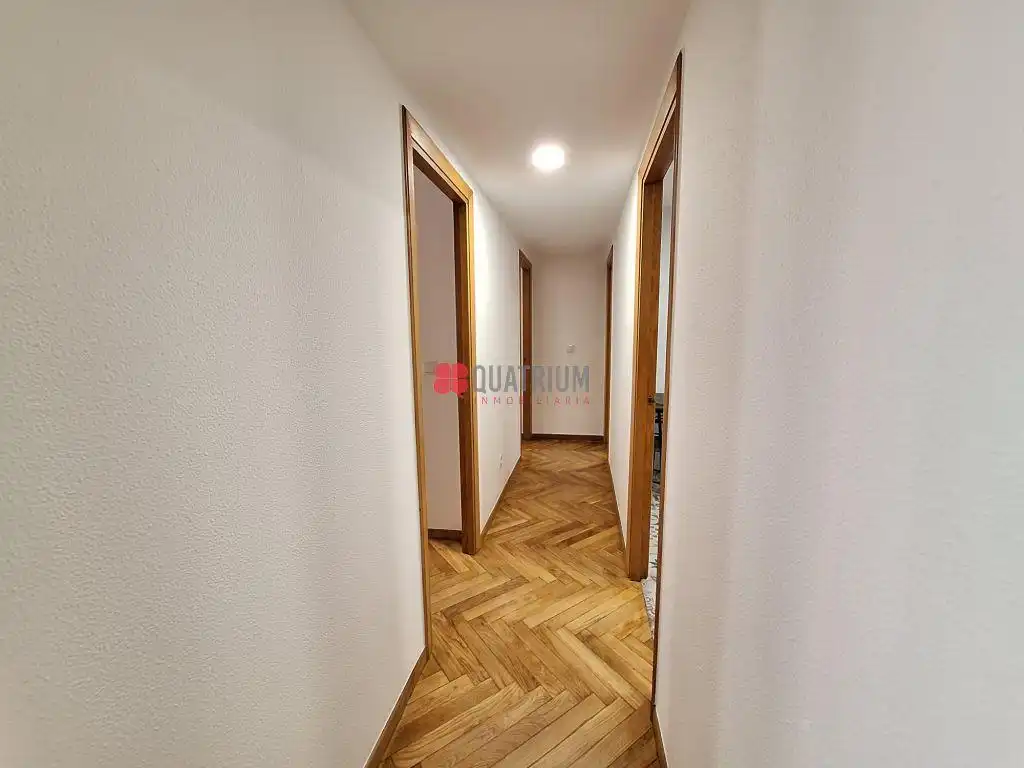Piso de alquiler en Santiago de Compostela  con Balcón