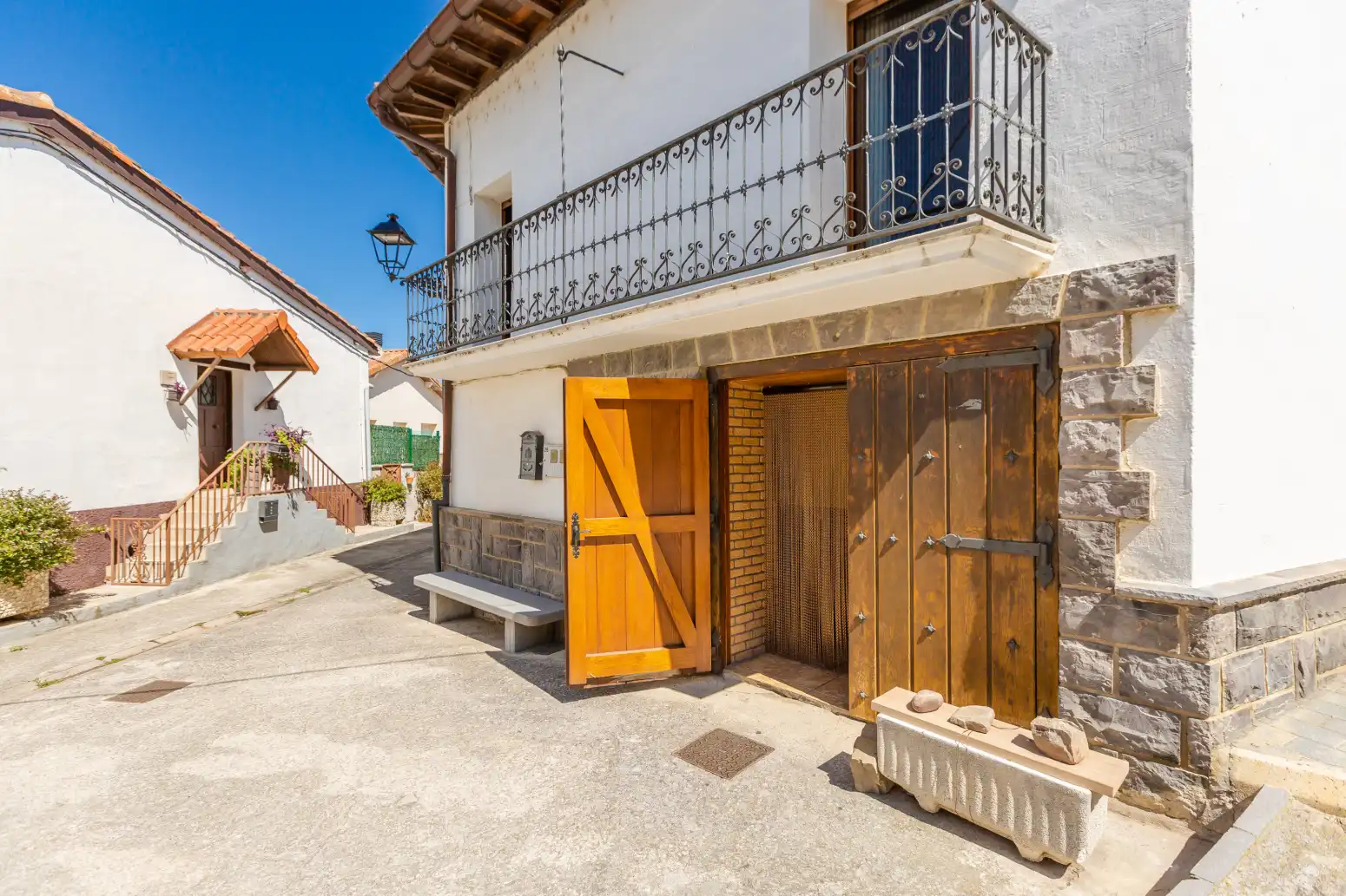 Vista exterior de Casa o chalet en venta en Lónguida / Longida con Calefacción, Jardín privado y Amueblado