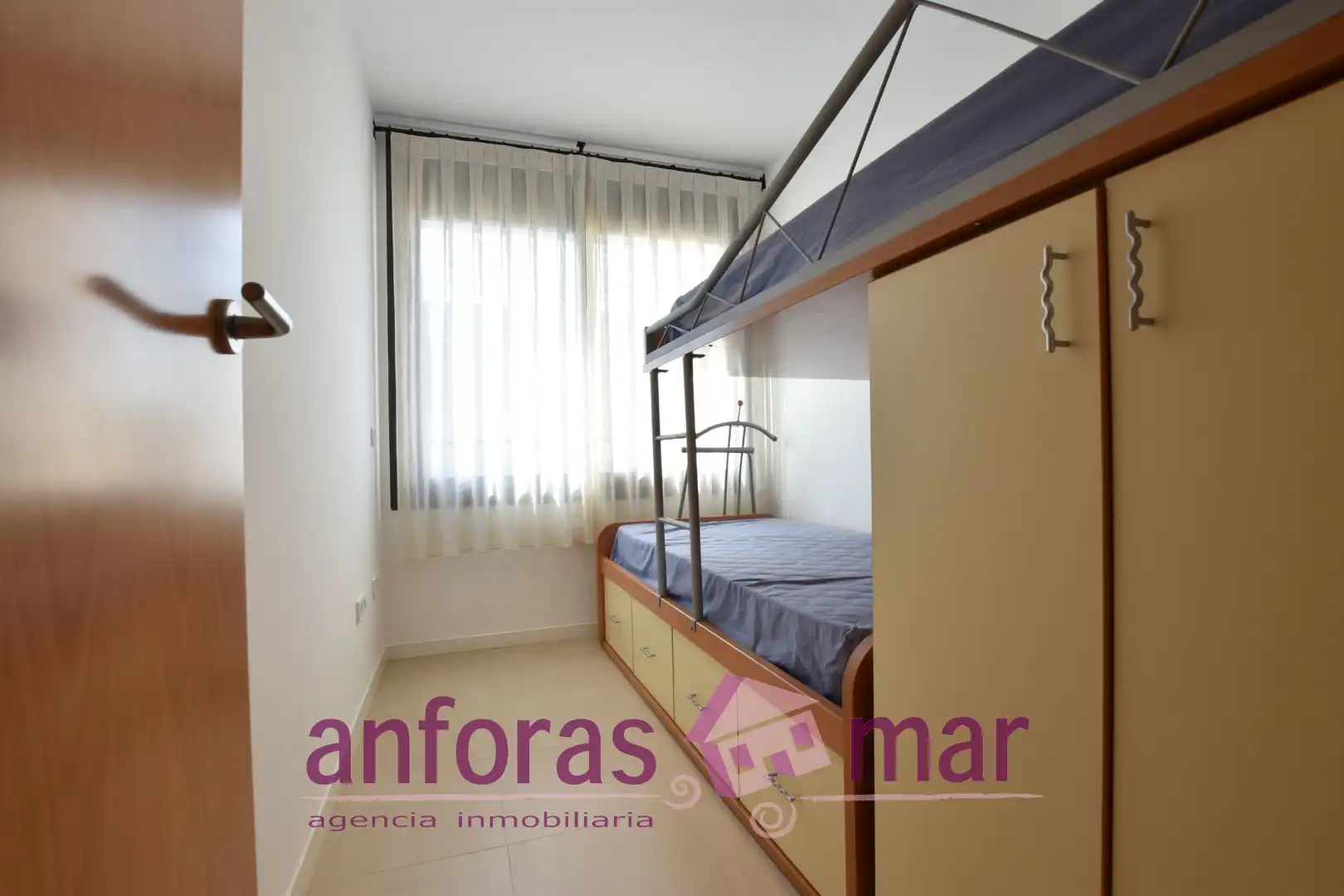 Habitación de Casa adosada en venta en Torredembarra con Aire acondicionado, Calefacción y Jardín privado