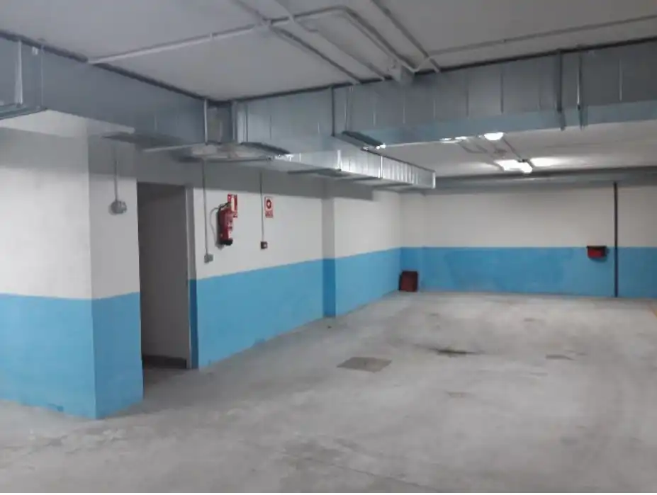 Parkplatz von Garage zum Verkauf in Langreo