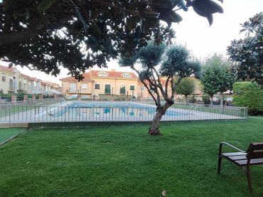 Adossat amb piscina de lloguer a Hervencias Altas - El Pinar