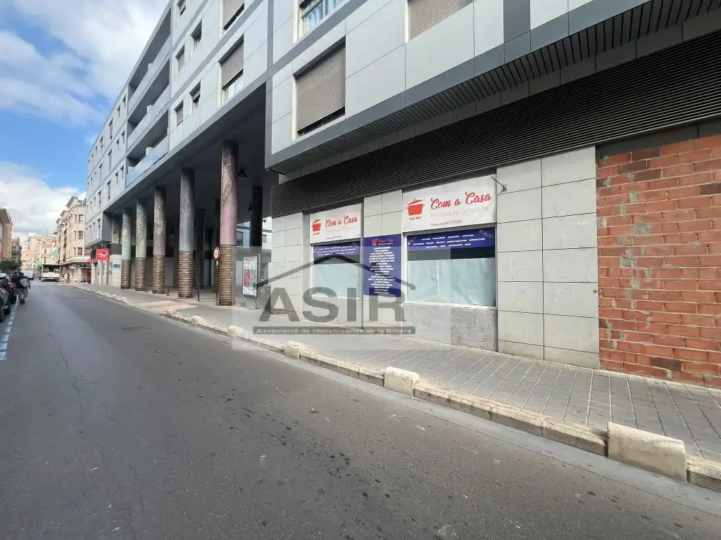 Local comercial de lloguer a Plaza Lletres Valencianes