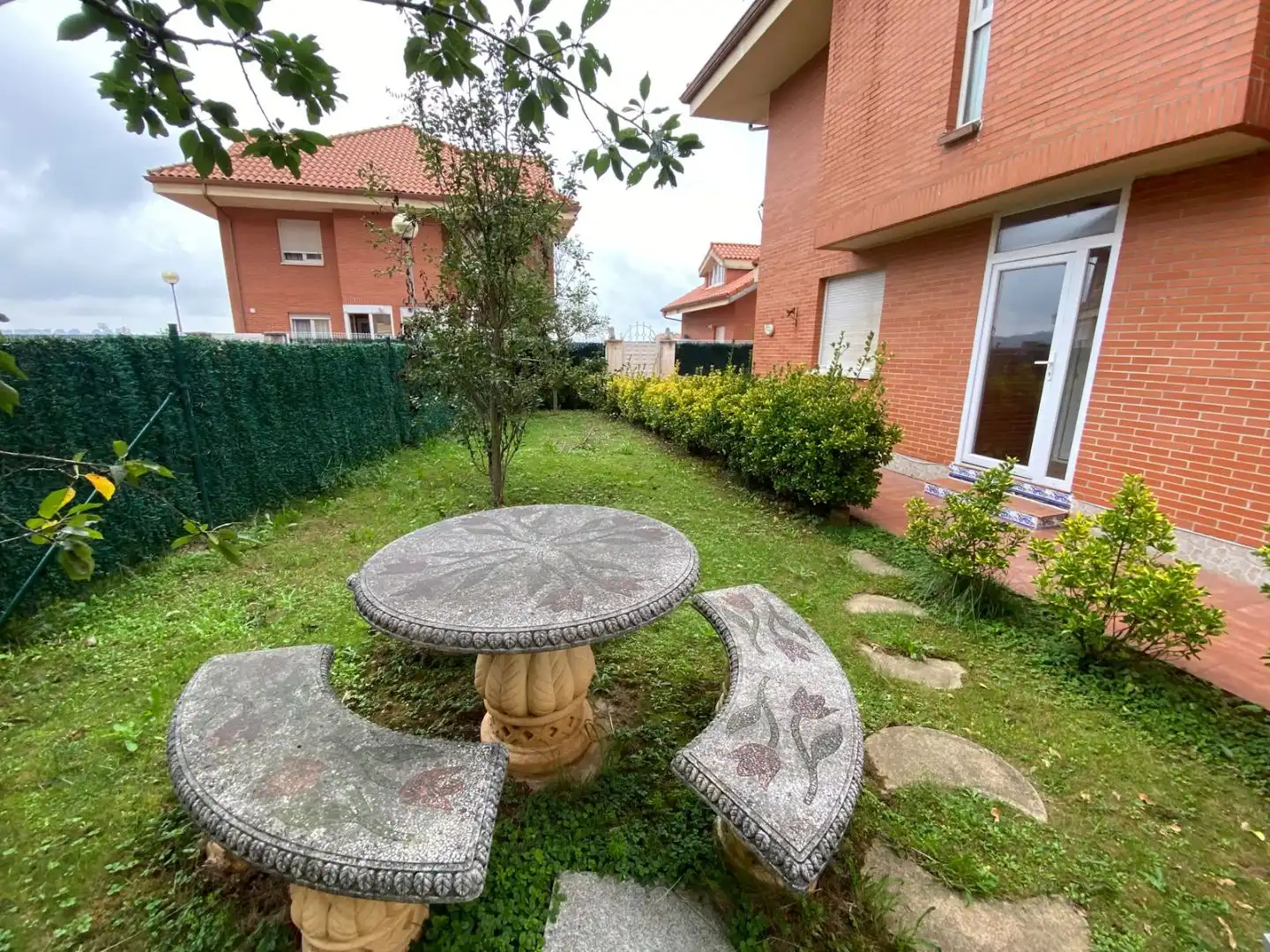 Jardí de Casa o xalet en venda en Camargo amb Terrassa
