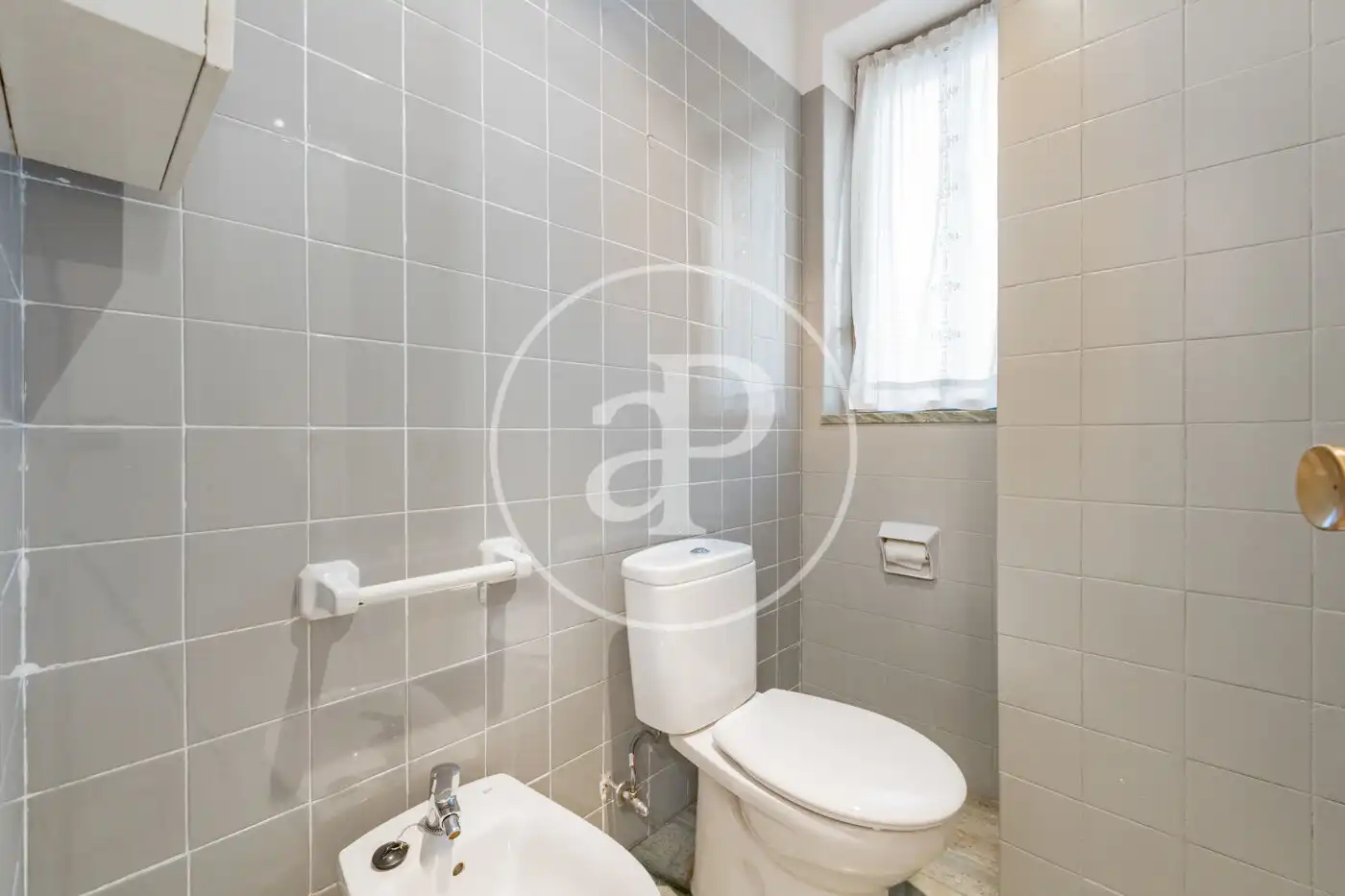 Baño de Piso en venta en Madrid con Calefacción, Jardín privado y Terraza