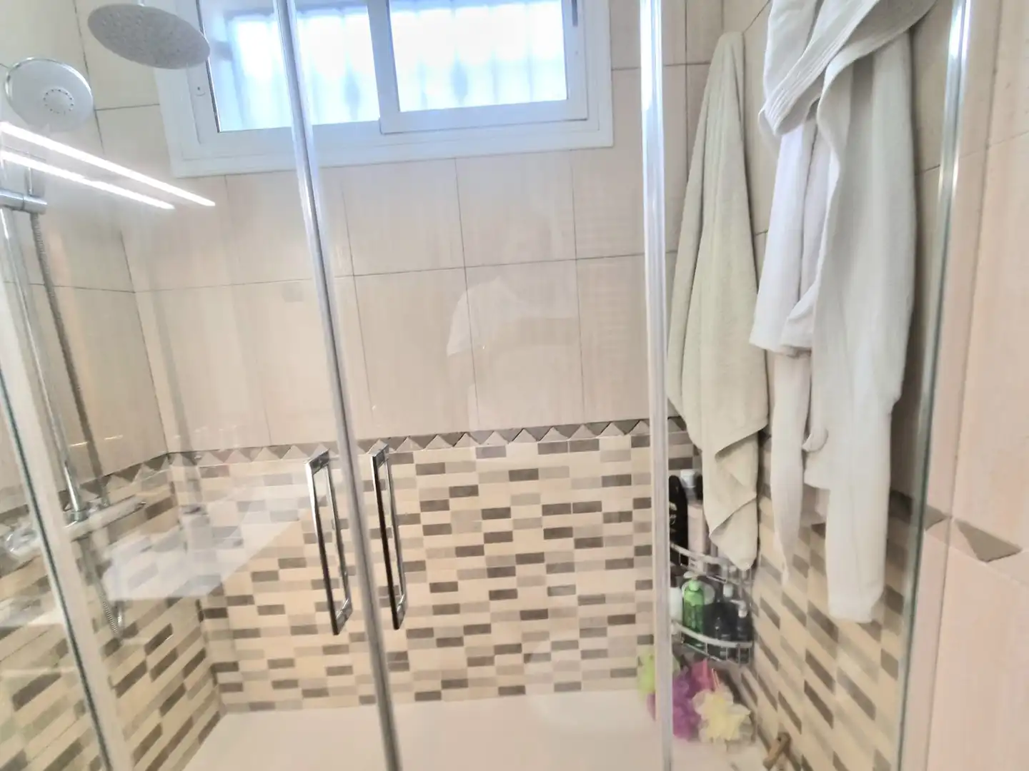 Badezimmer von Haus oder Chalet zum Verkauf in Bigues i Riells del Fai mit Klimaanlage, Heizung und Parkett