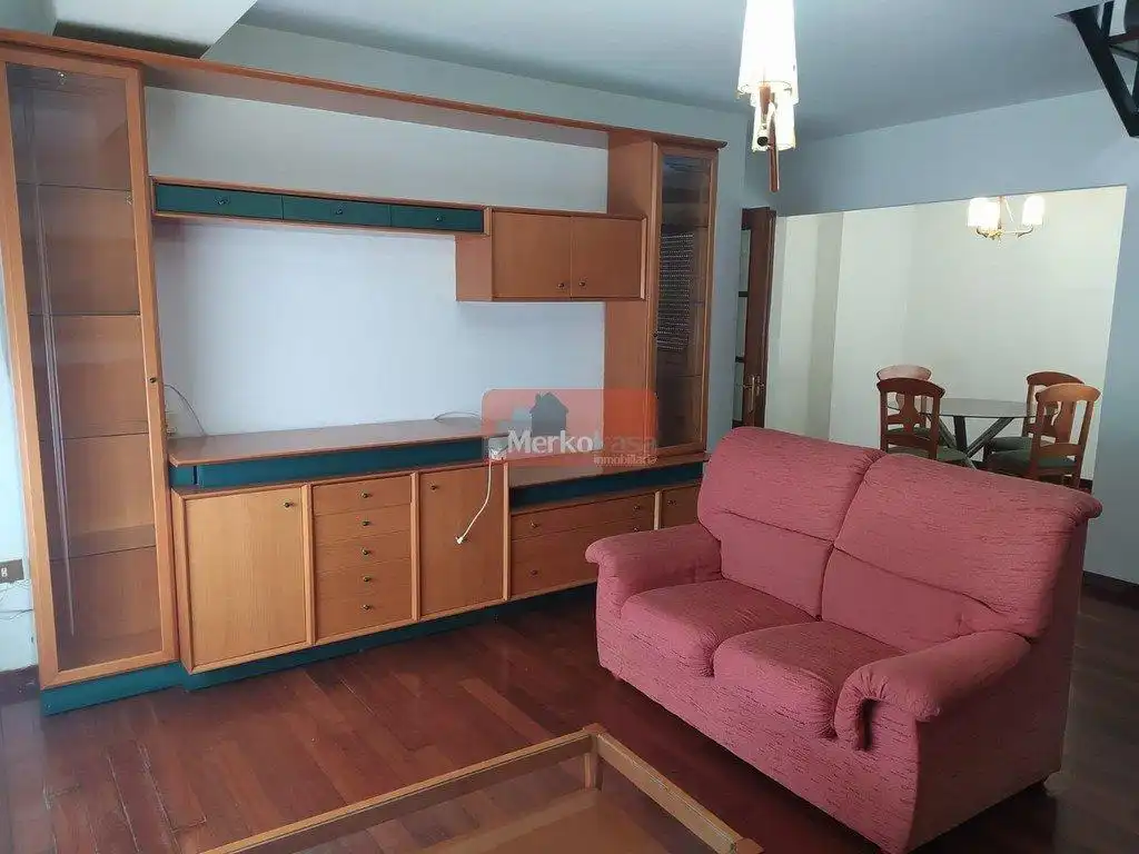 Sala d'estar de Dúplex en venda en Lugo amb Calefacció, Traster i Moblat